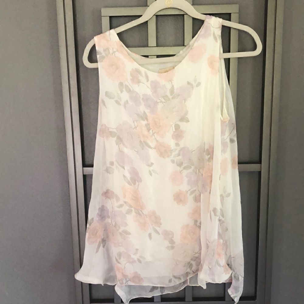 Gusy Made in Italy hundred percent silk floral top. Size S